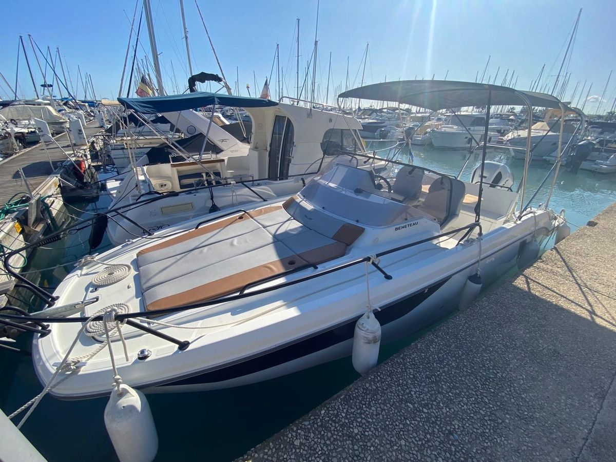 slider 1 Beneteau Flyer 8 SUNdeck V2